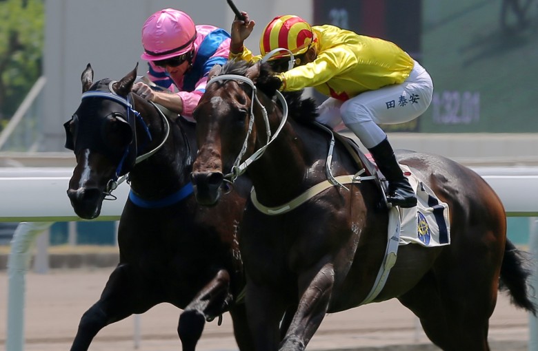 Circuit Number Two (right) sees off Friends Of Ka Ying on Sunday. Photos: Kenneth Chan