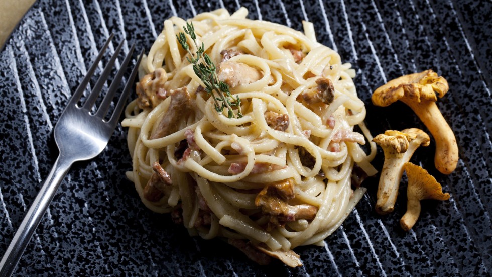 Quick pasta recipe for linguine with chanterelle mushrooms South