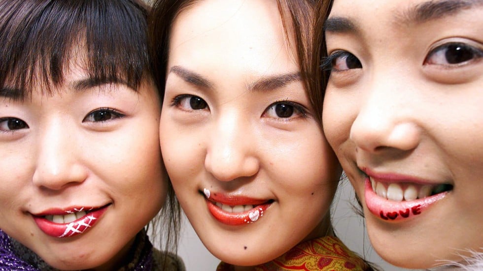 Japanese Women Wearing Brighter Shades Of Lipstick Means Economy Is 