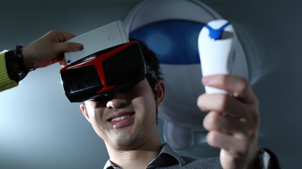 Chinese Virtual Reality Headset Includes Motion Sensors For Gaming And