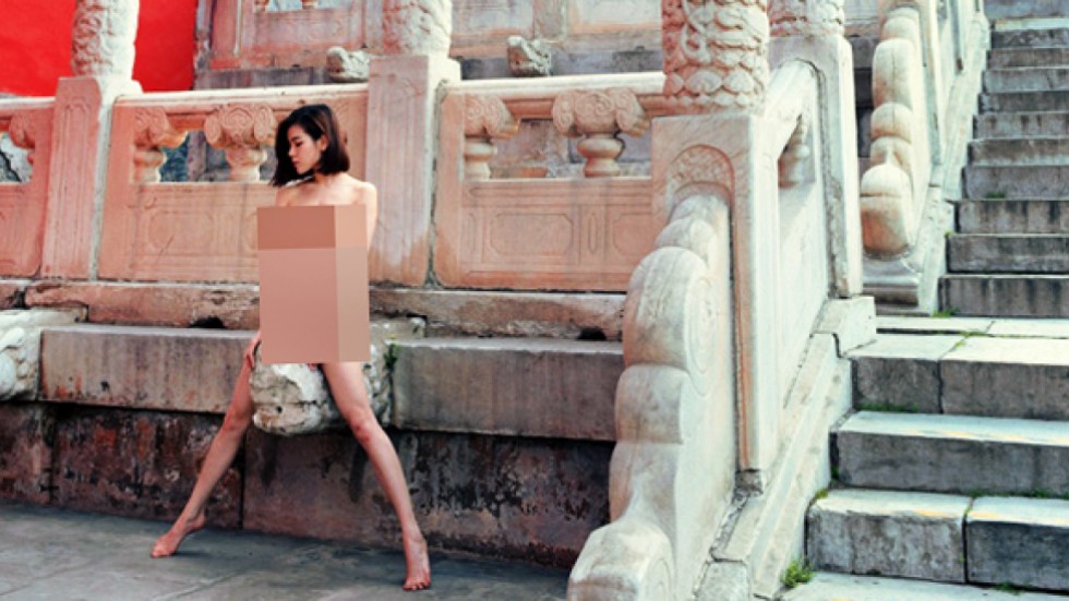 Nearly naked chinese women 8