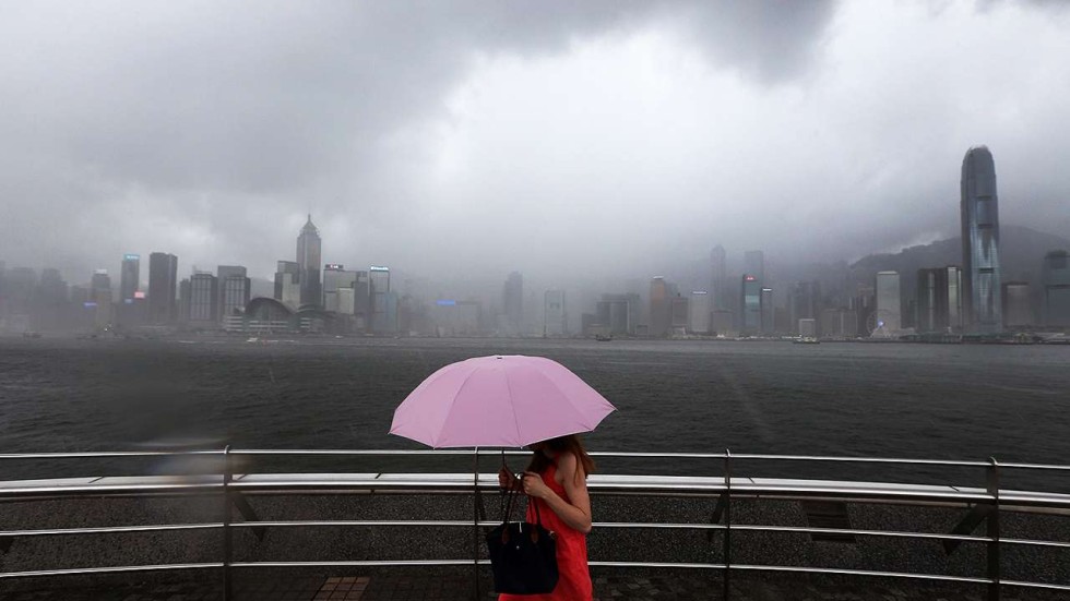 records clouds 4 cancelled of minutes Amber after heavy storm warning 90