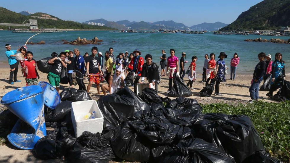 Japanese Eco Warriors Hit Hong Kong S Polluted Beaches