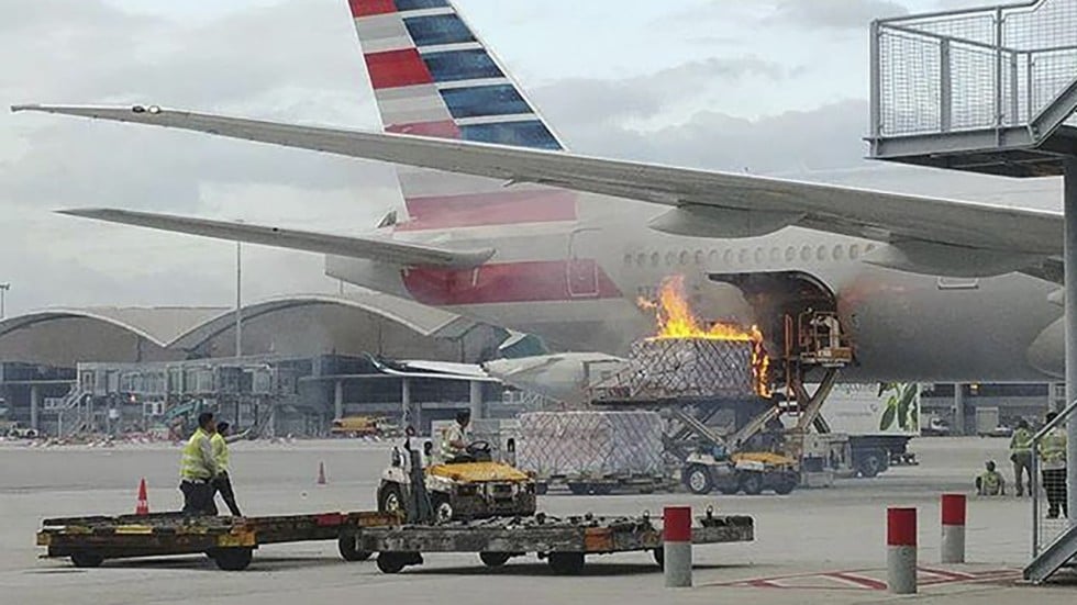 Resultado de imagen para American Airlines AA192 Hong Kong
