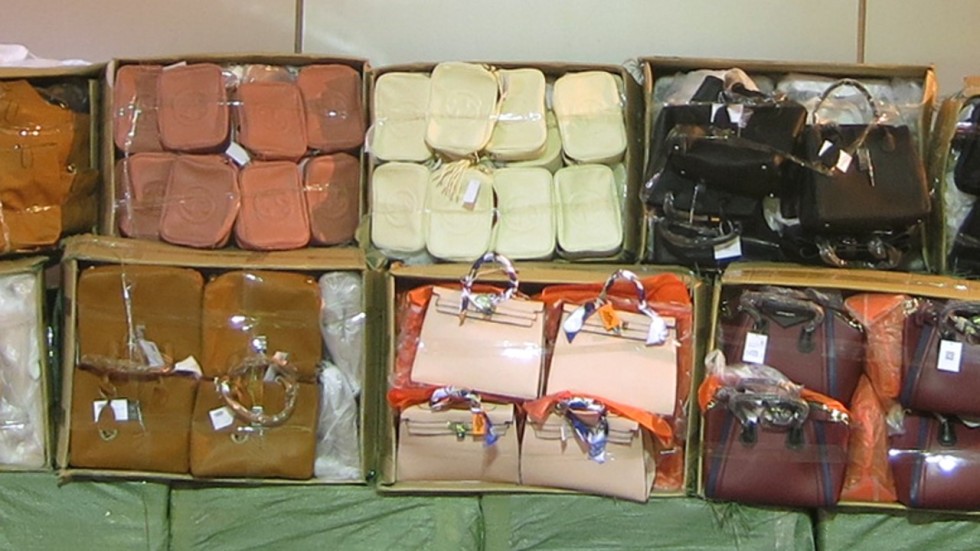 Haul Of 6 000 Fake Designer Handbags Found In Shipping Container Clifford Lo