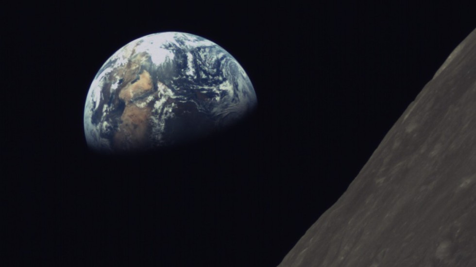 луна над горами. E moon. багровая луна. ночь луна горы. луна и комета фото.