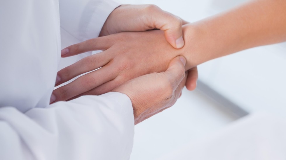 Tendinitis, carpal tunnel syndrome, back pain: new mother ...