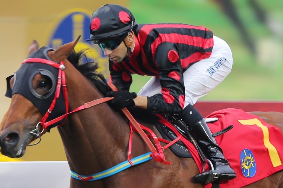 Joao Moreira eases up as Thewizardofoz records a comfortable length and a half success in the Chinese New Year Cup. Photo: Kenneth Chan