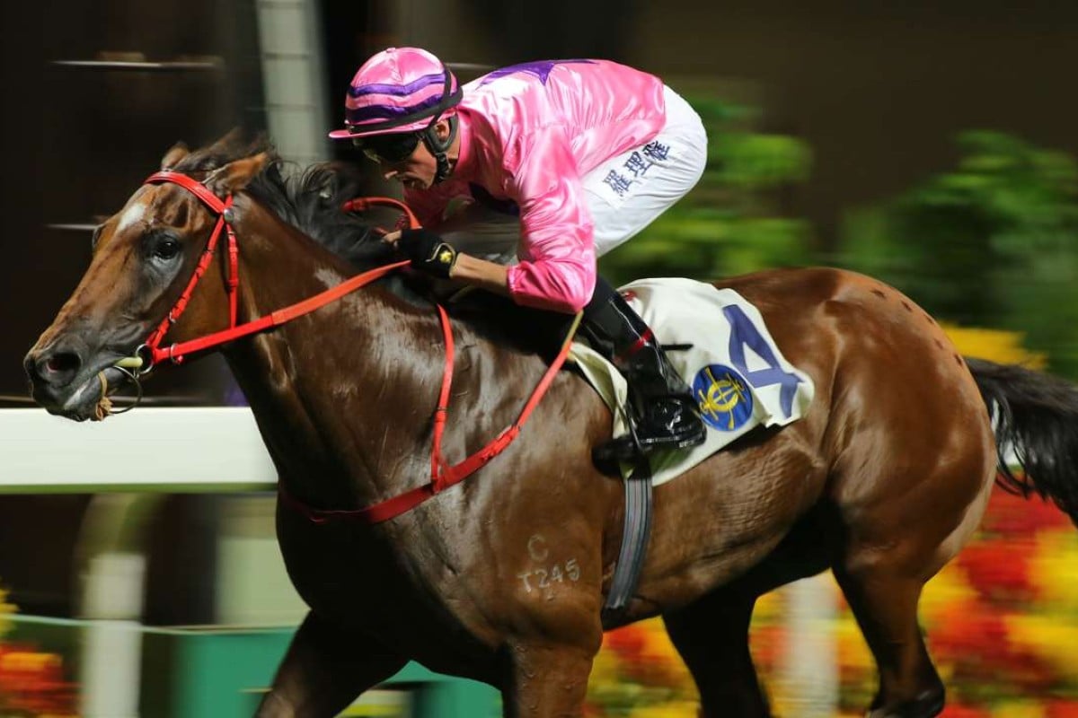 Nash Rawiller guides Lucky Year to victory at Happy Valley in July. Photos: Kenneth Chan