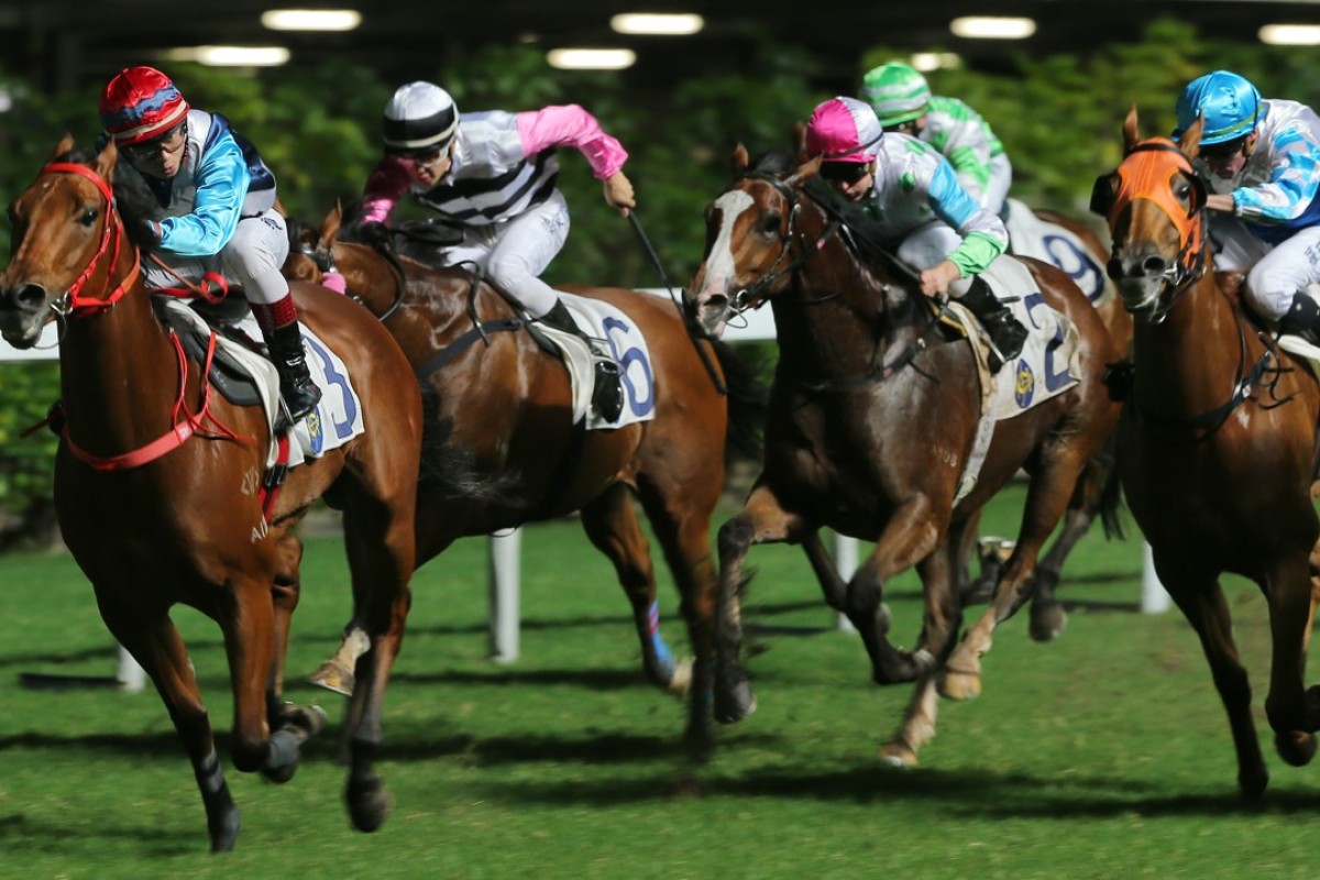 Gallant Return (second from right) runs on strongly behind Phantom Falcon on Wednesday night. Photos: Kenneth Chan