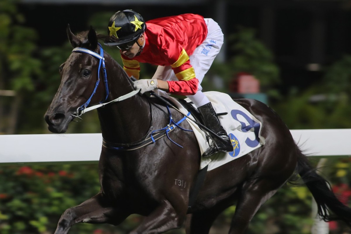 Marvel Hero wins the Happy Valley Vase easily in March. Photos: Kenneth Chan.