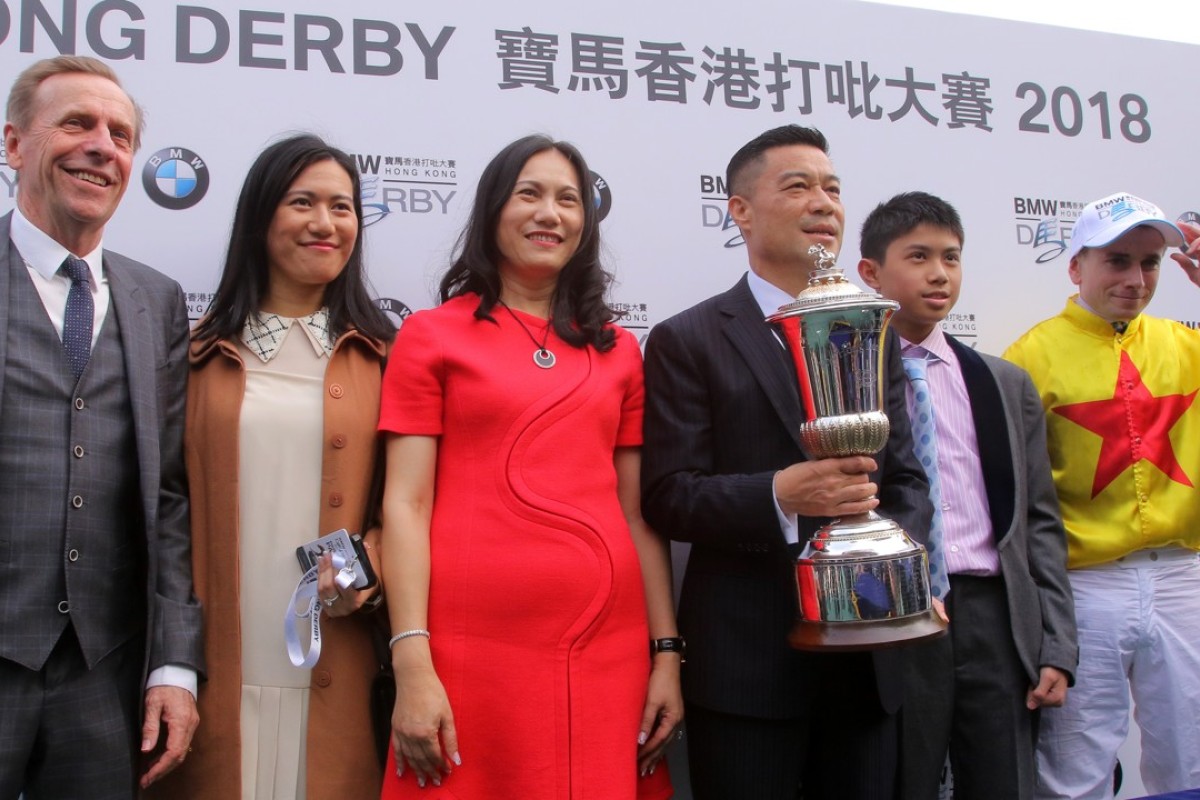 John Size (left) poses with connections of Hong Kong Derby winner Ping Hai Star. Photos: Kenneth Chan