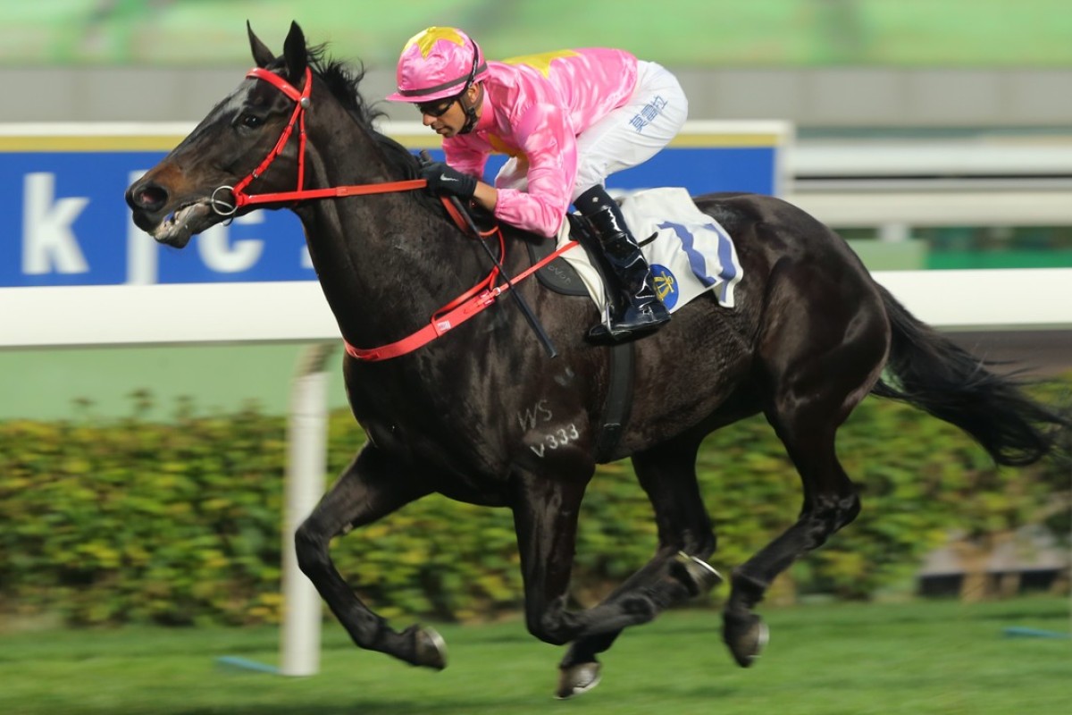 Joao Moreira guides Unicron Jewellery to victory. Photos: Kenneth Chan
