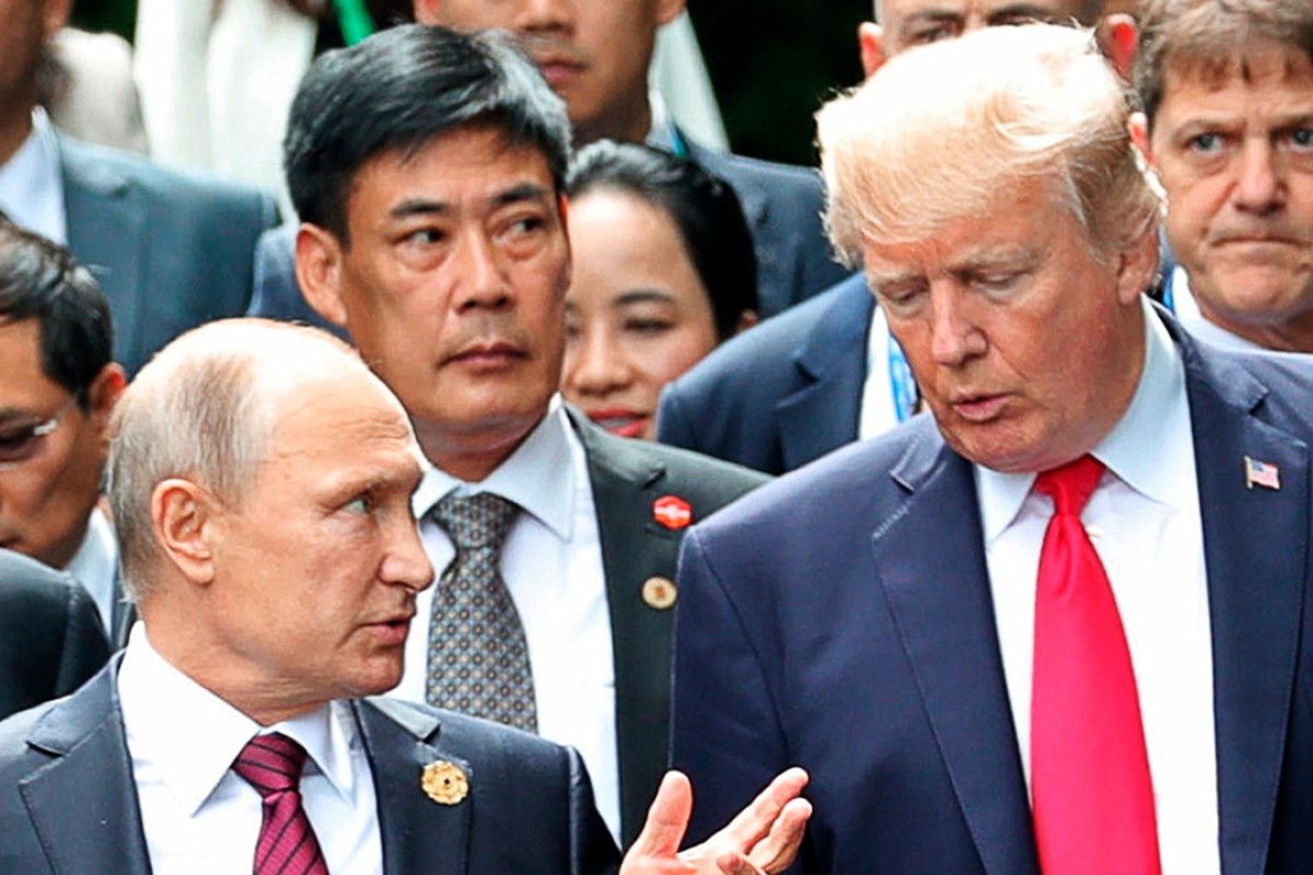 US President Donald Trump, and Russia President Vladimir Putin talk during the family photo session at the APEC Summit in Da Nang. Photo: AP