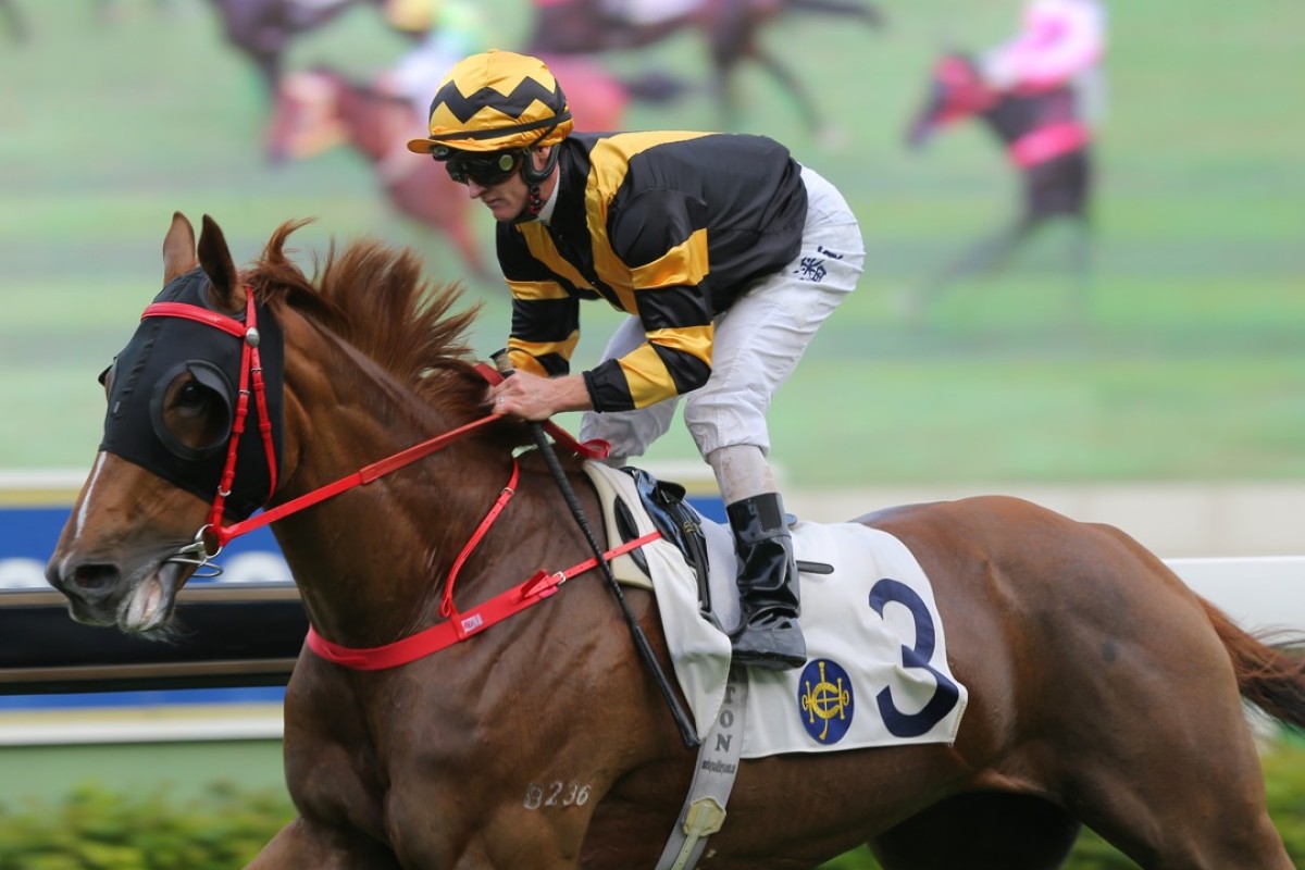 Zac Purton guides Glorious Forever to victory. Photos: Kenneth Chan