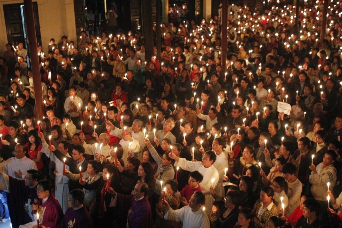Vietnamese Catholics pray for the release of a lawyer accused of spreading anti-state propaganda. Photo: Reuters
