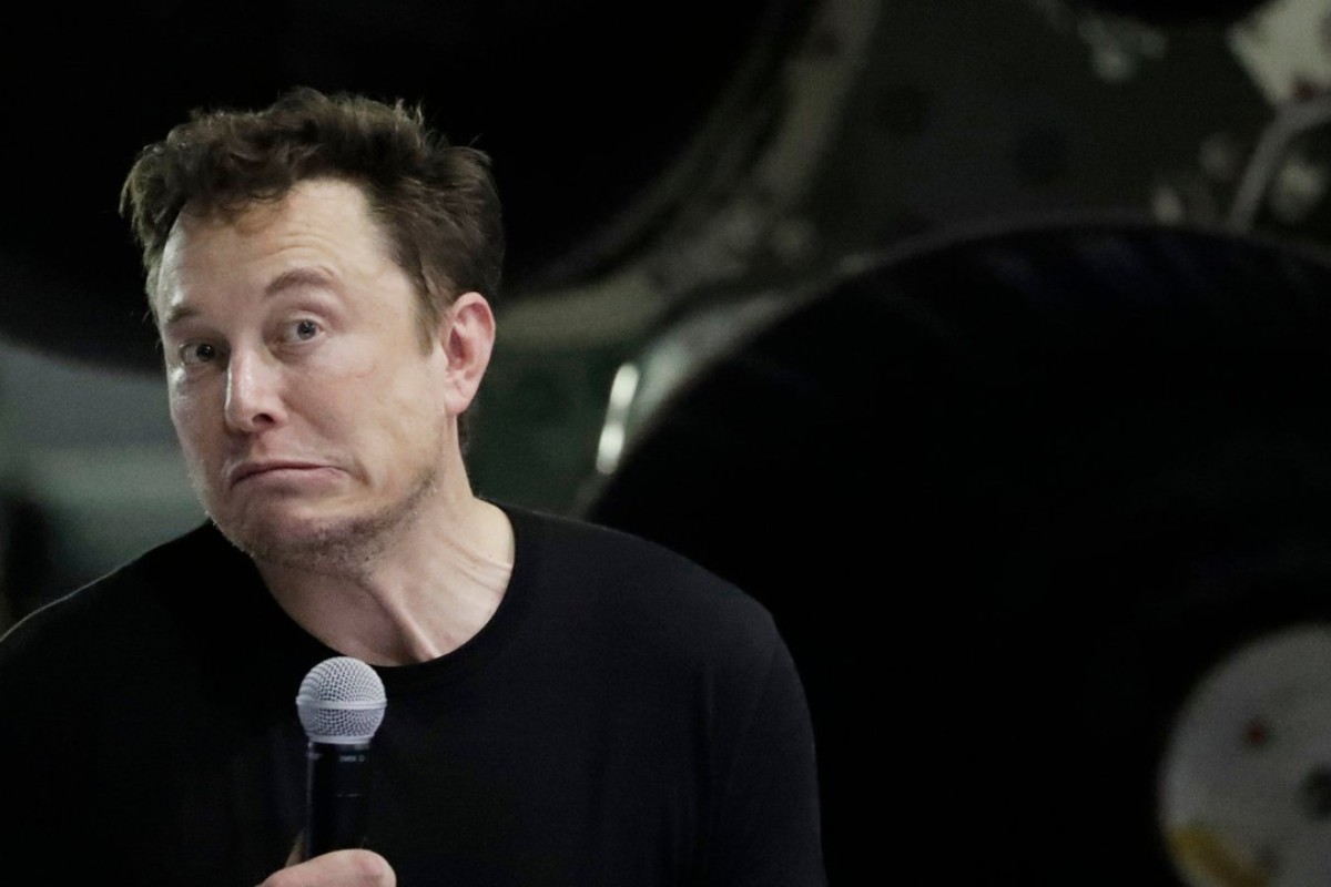 'I'll fly me to the moon, maybe' says SpaceX founder Elon ...