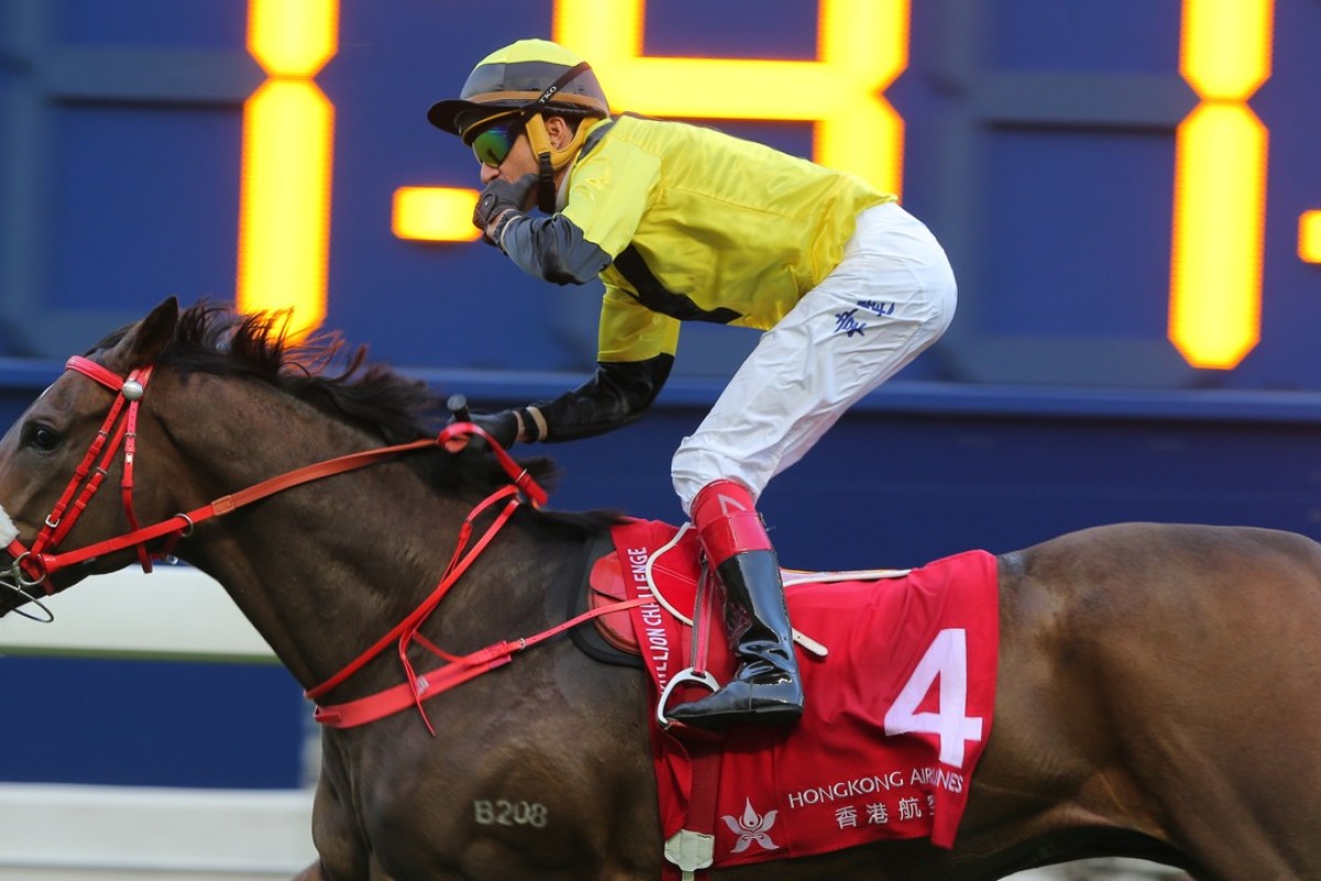 Douglas Whyte salutes on Good Omen. Photos: Kenneth Chan