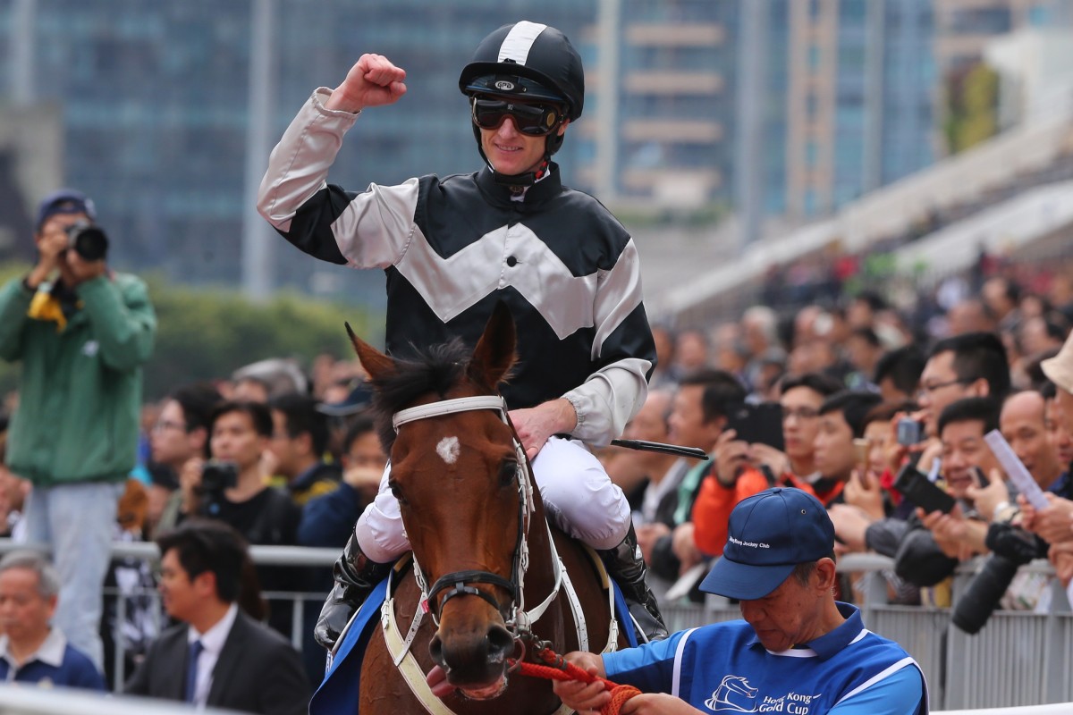Zac Purton celebrates his win aboard Exultant. Photos: Kenneth Chan